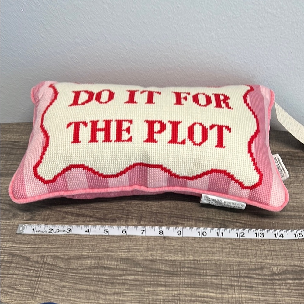 Rachel Zoe | “Do It For The Plot” Sassy Pillow Talk - Picture 9 of 10